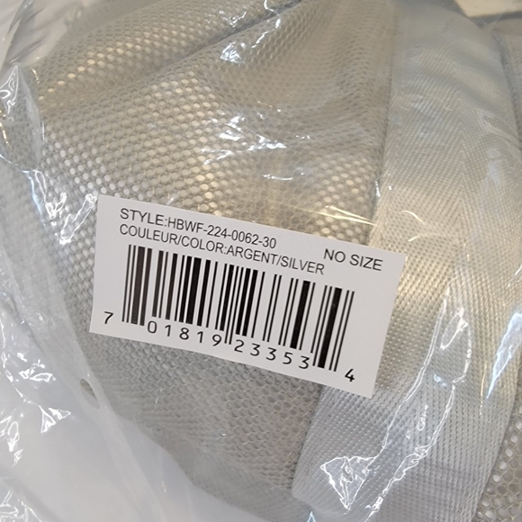 WILDFOX Silver Duffle Bag ,Carry On Luggage , Gym Bag NWT! - Picture 4 of 11